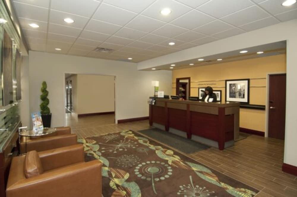 Hampton By Hilton - Toronto 3*