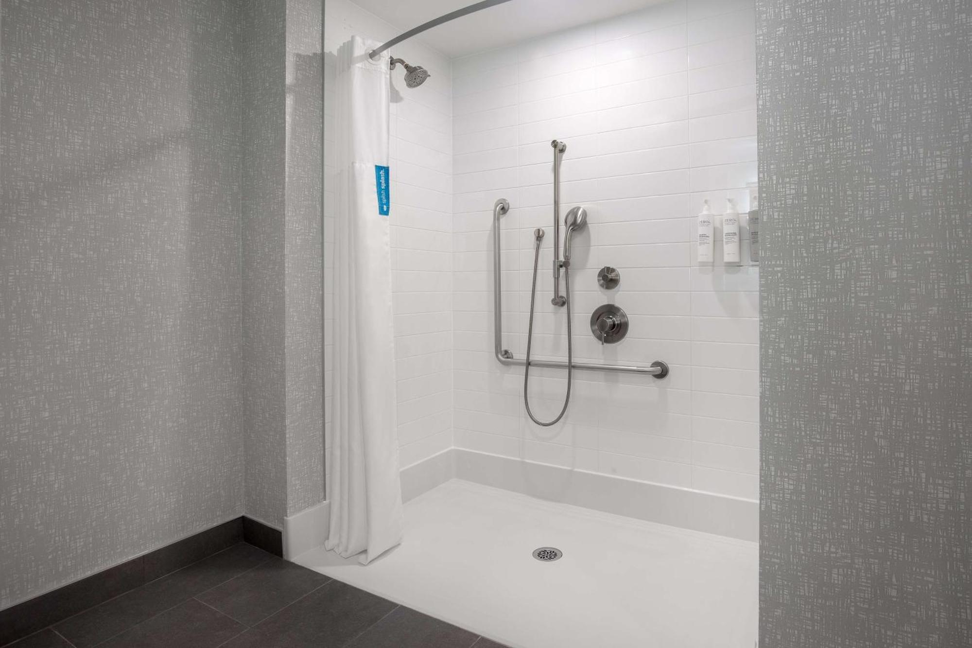 Hampton By Hilton - Toronto Brampton